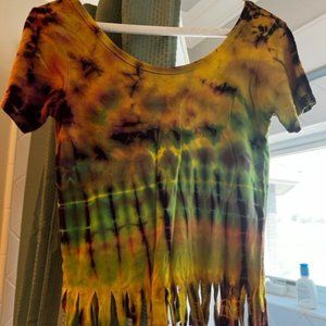 CLEARANCE Women's Groovy Tie-Die Cropped Shirt